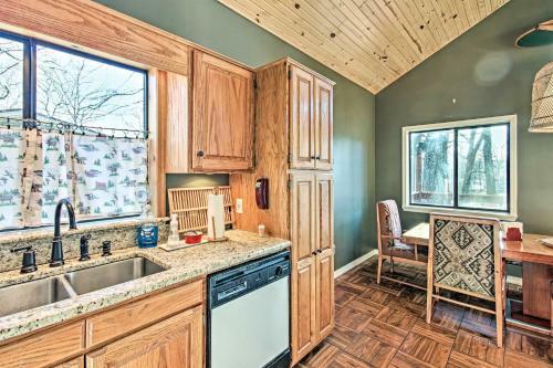 Waterfront Getaway With Fire Pit And Boat Slip!