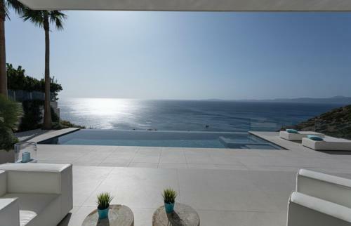 Luxuri�se Villa Mit Traumblick In Erster Meereslinie