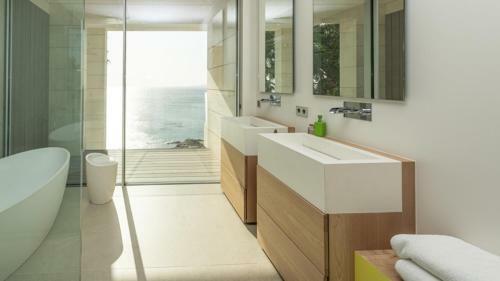 Luxuri�se Villa Mit Traumblick In Erster Meereslinie