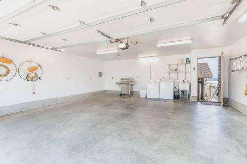 New!! Sand Dollar - Beachfront, Family Friendly Home With Highspeed Internet!