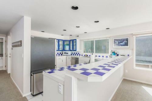 New!! Sand Dollar - Beachfront, Family Friendly Home With Highspeed Internet!