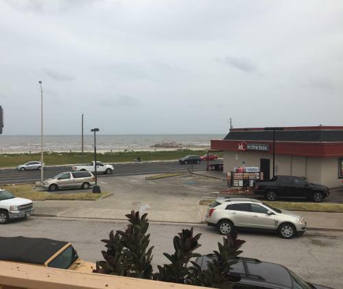 Surf Motel And Apartments