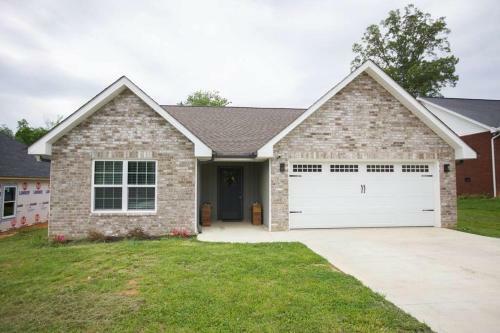 Entire Brand New Modern 3 Bed 2 Bath House