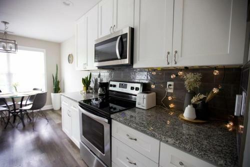 Entire Brand New Modern 3 Bed 2 Bath House