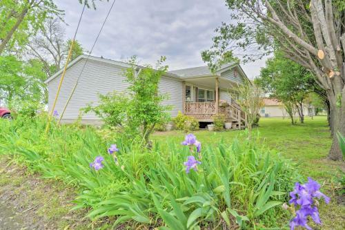 Quaint Ridgely Home About 9 Mi To Reelfoot Lake!