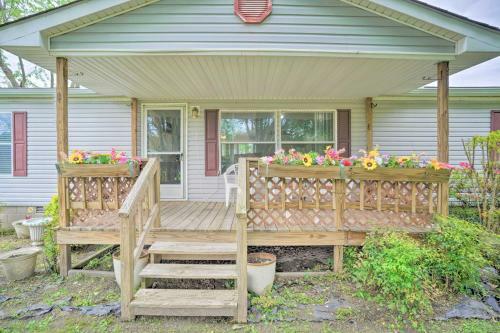 Quaint Ridgely Home About 9 Mi To Reelfoot Lake!