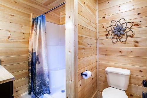 Swimming Bears Lodge Two Cabins With Pools And Hottubs