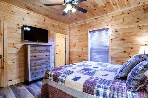 Swimming Bears Lodge Two Cabins With Pools And Hottubs