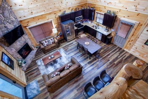 Swimming Bears Lodge Two Cabins With Pools And Hottubs