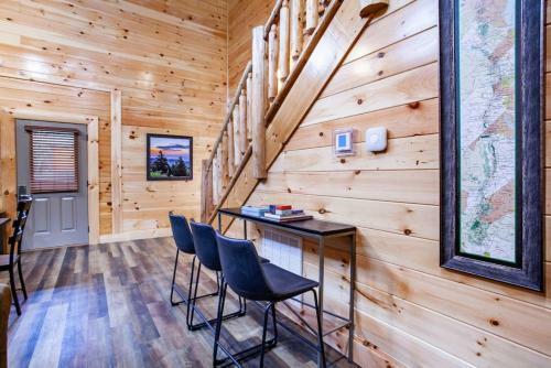 Swimming Bears Lodge Two Cabins With Pools And Hottubs