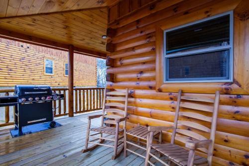 Swimming Bears Lodge Two Cabins With Pools And Hottubs