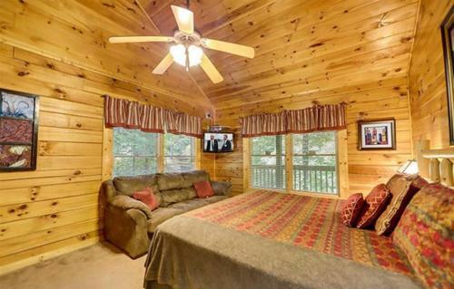Creekside Paradise Found! One-bedroom Mountain Cabin In Pigeon Forge