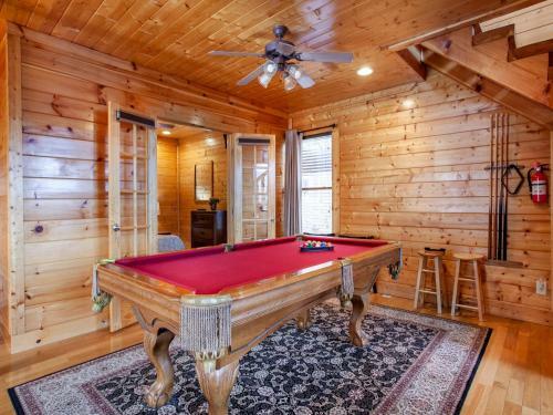 Bella Yani - Hot Tub, Pool Table, Air Hockey