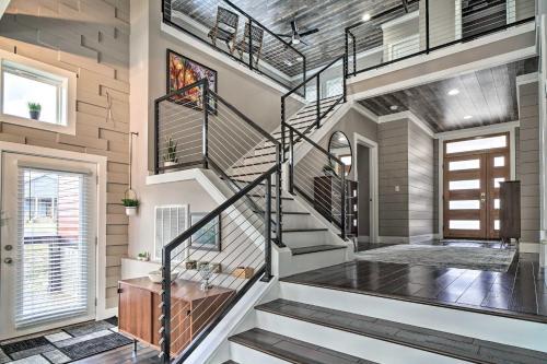 Spacious Sevierville Home With Private Hot Tub!