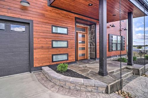 Spacious Sevierville Home With Private Hot Tub!