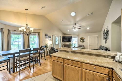 Cozy Canyon Lake Abode Less Than 1 Mi To Boat Ramp!