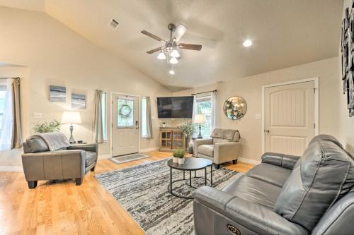 Cozy Canyon Lake Abode Less Than 1 Mi To Boat Ramp!