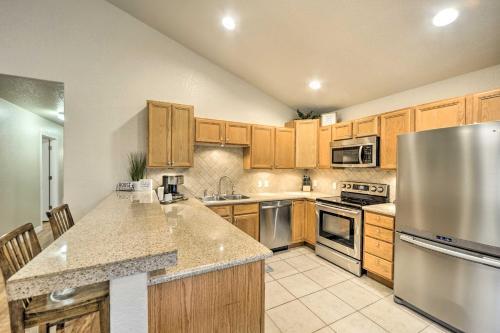 Cozy Canyon Lake Abode Less Than 1 Mi To Boat Ramp!