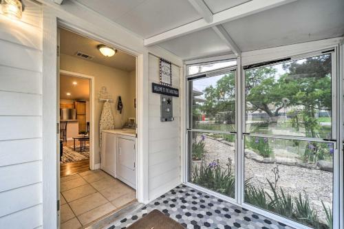 Cozy Canyon Lake Abode Less Than 1 Mi To Boat Ramp!
