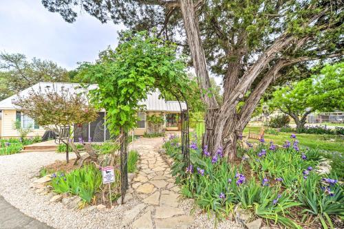 Cozy Canyon Lake Abode Less Than 1 Mi To Boat Ramp!