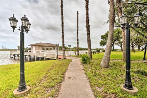 Freeport Retreat With Lake Views 6 Mi To Beach