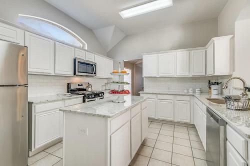 Spacious & Cozy Frisco Bling Home