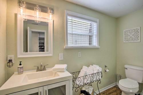 Lakefront Home On Cedar Creek With Game Room!