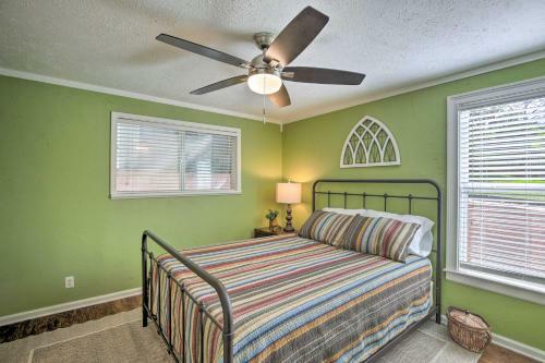 Lakefront Home On Cedar Creek With Game Room!