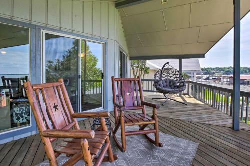 Lakefront Home On Cedar Creek With Game Room!