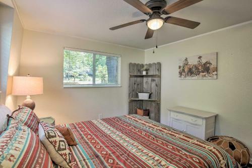 Lakefront Home On Cedar Creek With Game Room!