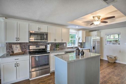 Lakefront Home On Cedar Creek With Game Room!