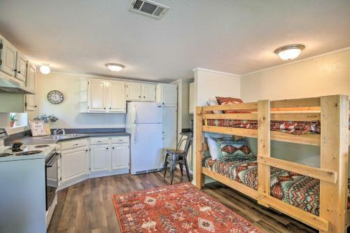 Lakefront Home On Cedar Creek With Game Room!