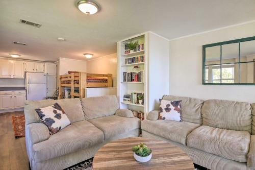 Lakefront Home On Cedar Creek With Game Room!
