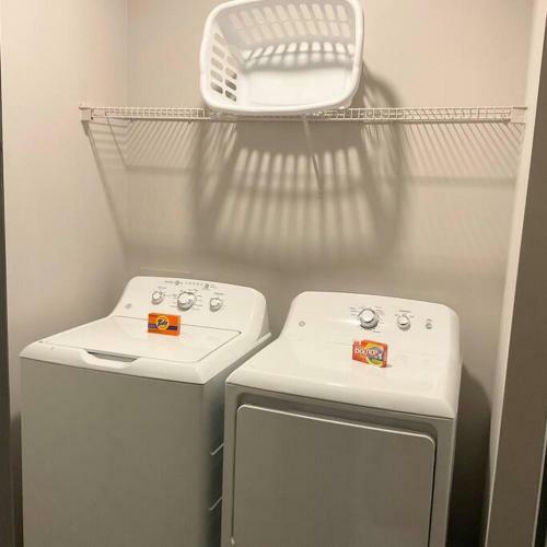 An Amazing 2 Bedroom/2 Full Bath Apartment Unit With Desk
