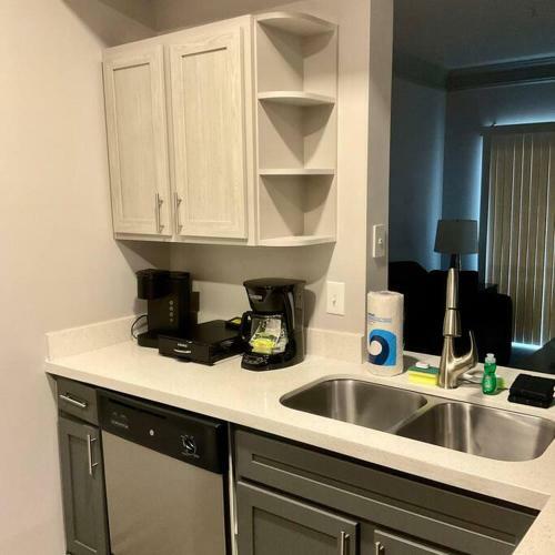An Amazing 2 Bedroom/2 Full Bath Apartment Unit With Desk