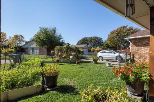 Sleeps 9 Near Lake And Major Attractions