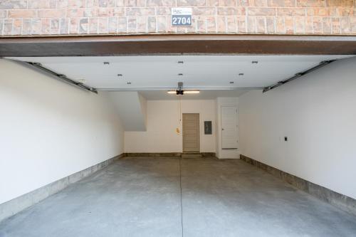 Luxury Townhouse. Super Fast Wifi. Heated Pool