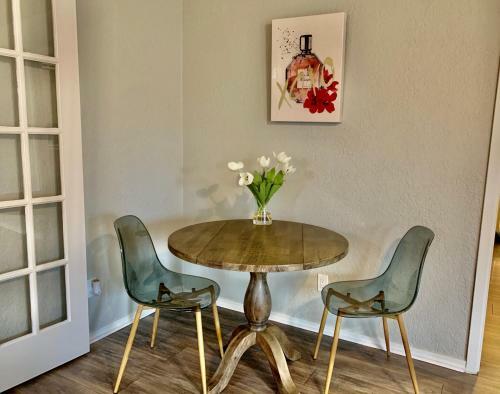 Casita At Maywood - Modern Spaces