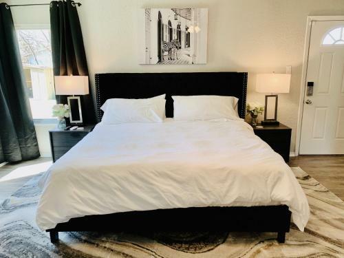 Casita At Maywood - Modern Spaces