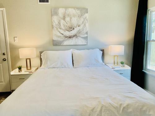 Casita At Maywood - Modern Spaces