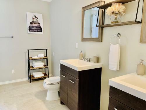 Casita At Maywood - Modern Spaces