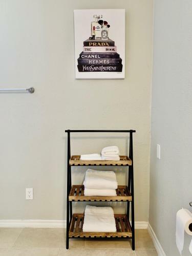 Casita At Maywood - Modern Spaces