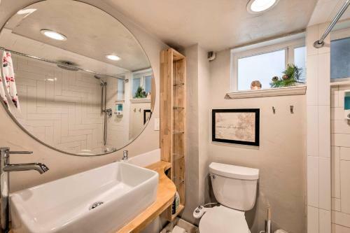 Cozy Salt Lake City Apartment Wfh Friendly!
