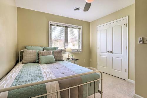 Pet-friendly Bentonville Cabin With Mtn Views!