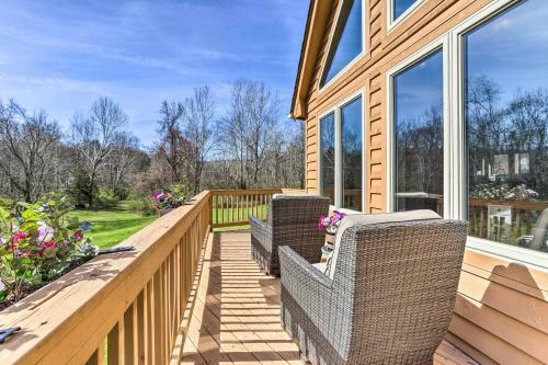 Pet-friendly Bentonville Cabin With Mtn Views!
