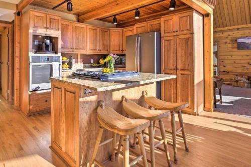 Lodge With Indoor Pool, Along Devils Lake Park
