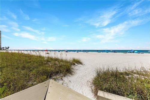 The "sea-winds" Condo I Renovated Beachfront 2 Bed 2 Bath Condo