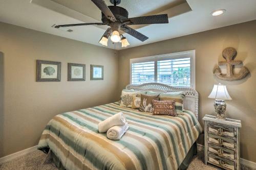 Bright Crystal Beach Home - Next To The Beach