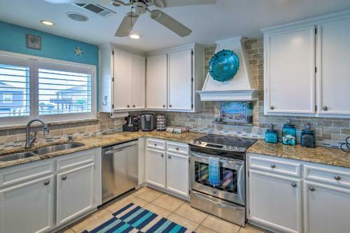 Bright Crystal Beach Home - Next To The Beach