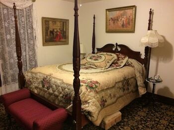 Bed & Breakfast Spurs N Lace Inn